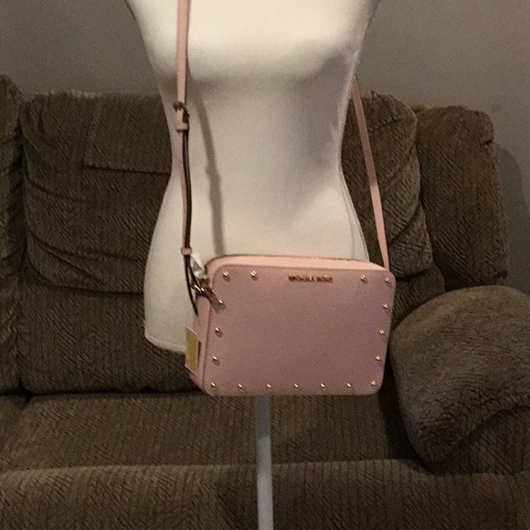 Michael Kors Handbags - DR9) Women’s Brand New Michael Kors Pocketbook